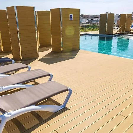 Modern Apartment: Poolside Retreat *