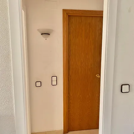 Modern Apartment: Poolside Retreat Apartament Salou