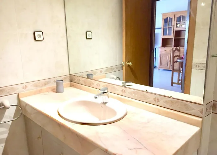 Modern In - 50 M² + Pool 萨洛